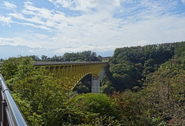 黄色い橋2.jpg